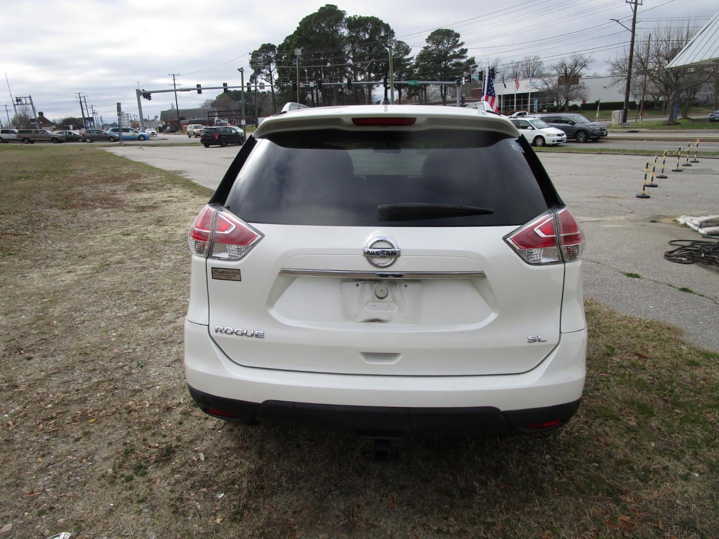 2015 White Nissan Rogue (5N1AT2MT4FC) , located at 2553 Airline Blvd, Portsmouth, VA, 23701, (757) 488-8331, 36.813889, -76.357597 - Photo#6